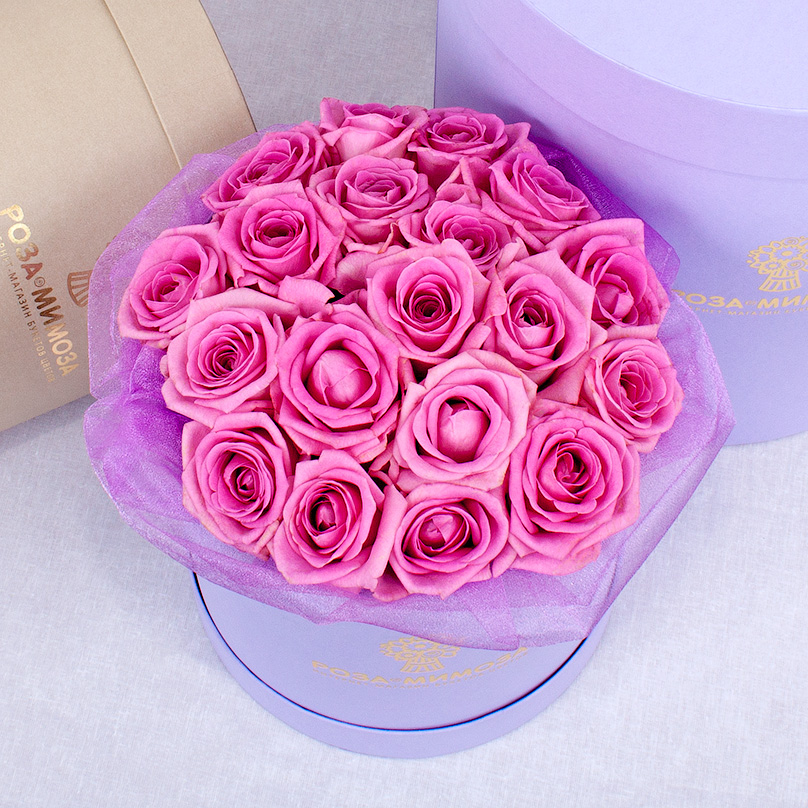 Фото Мини-коробка с розовыми розами
