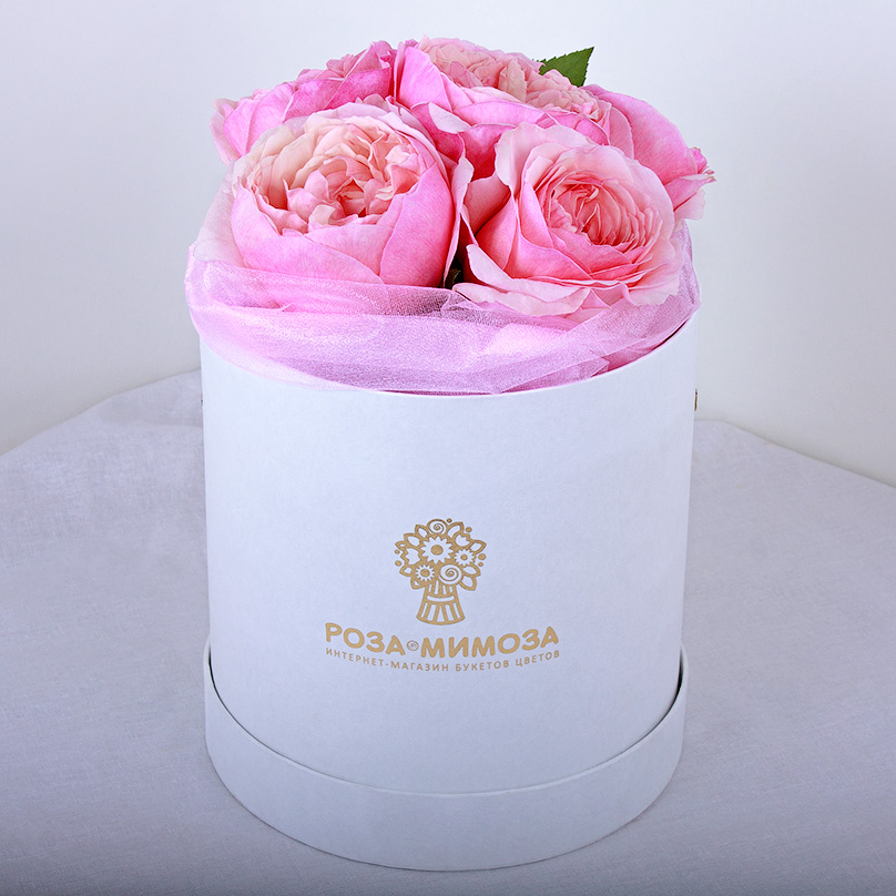 Фото Мини-коробка с пионовидными розами