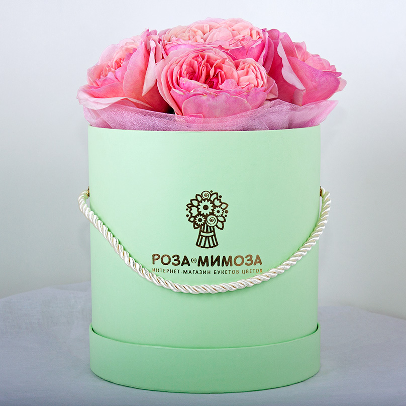 Фото Мини-коробка с розовыми пионовидными розами