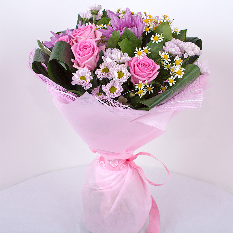 Фото Сиреневый букет с хризантемами и розами
