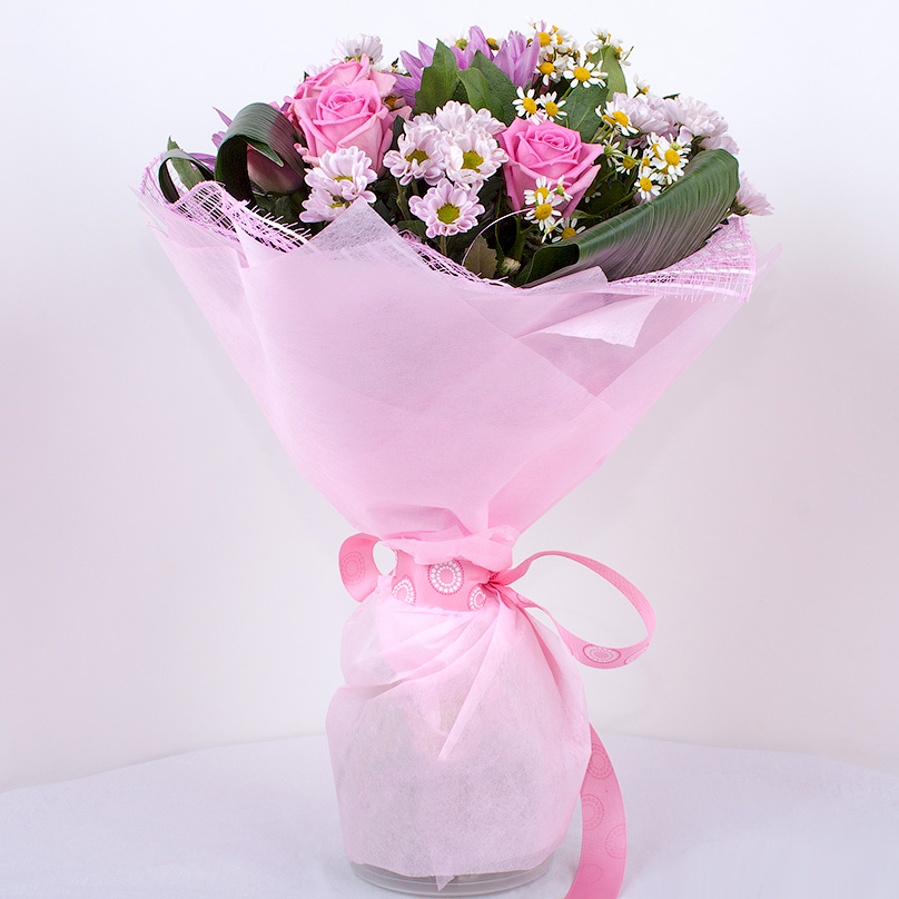 Фото Сиреневый букет с хризантемами и розами