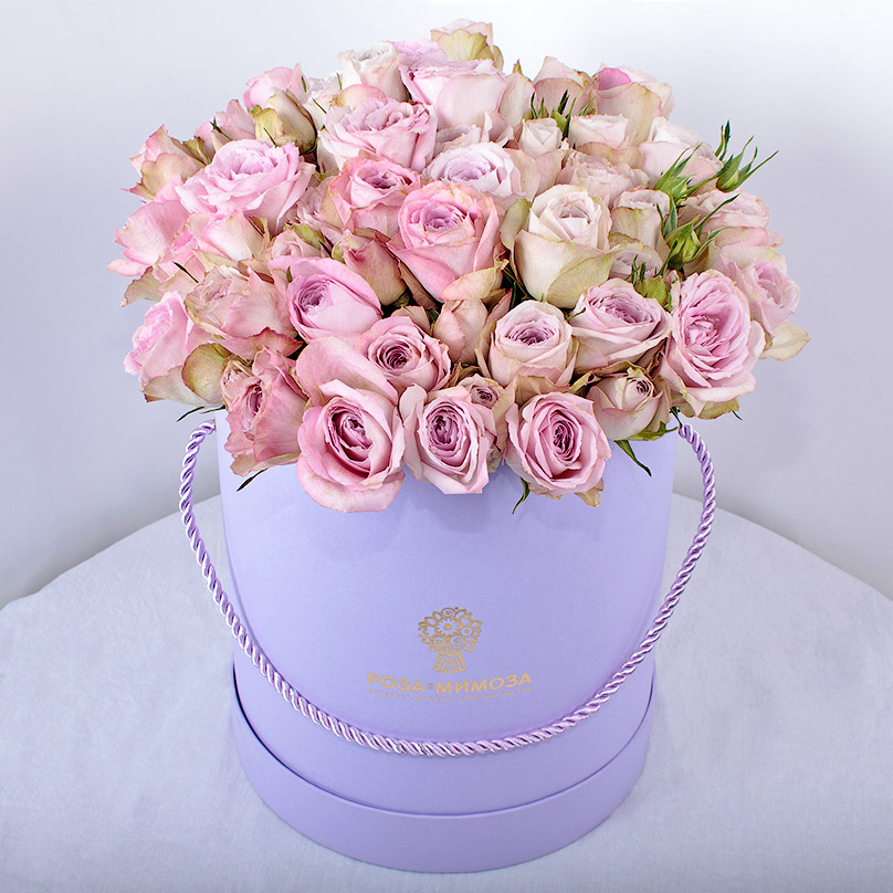 Фото 15 элитных кустовых роз в шляпной коробке
