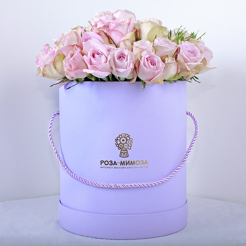 Фото 15 элитных кустовых роз в шляпной коробке