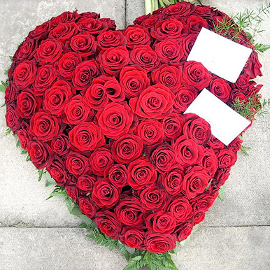 Сердце из 101 розы