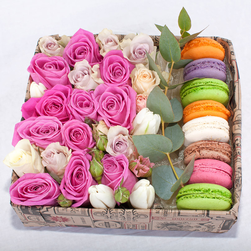 Фото Пирожные макаронс с розами