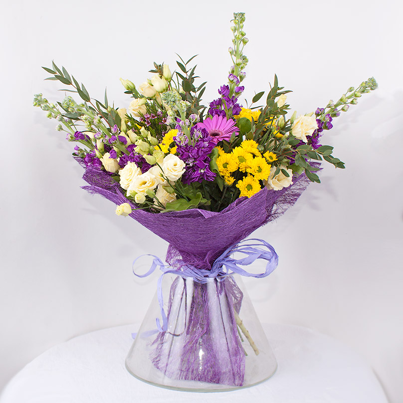 Фото Нежный букет с матиолой и хризантемами